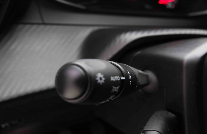 PEUGEOT_PEUGEOT_208_2550358_16.jpg