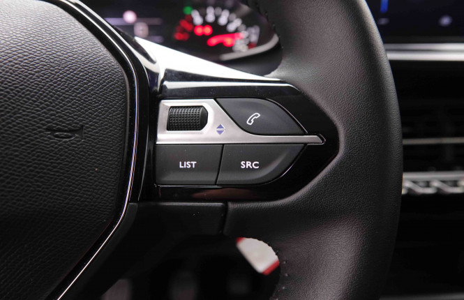 PEUGEOT_PEUGEOT_208_2550358_19.jpg