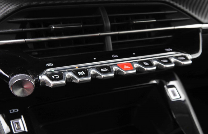 PEUGEOT_PEUGEOT_208_2550360_13.jpg