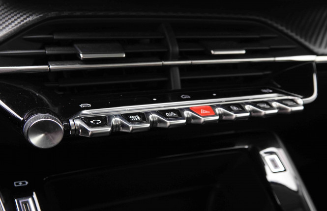 PEUGEOT_PEUGEOT_208_2550361_13.jpg PEUGEOT_PEUGEOT_208_2550361_13.jpg