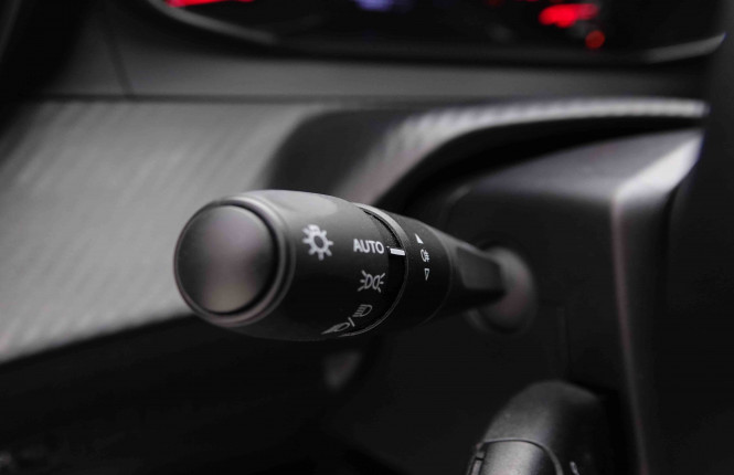 PEUGEOT_PEUGEOT_208_2550361_15.jpg PEUGEOT_PEUGEOT_208_2550361_15.jpg