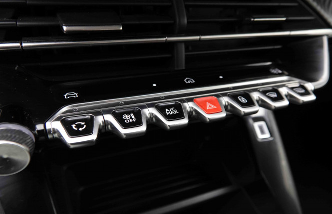 PEUGEOT_PEUGEOT_208_2550366_12.jpg