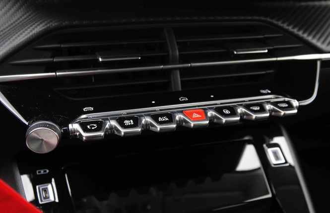 PEUGEOT_PEUGEOT_208_2550379_14.jpg PEUGEOT_PEUGEOT_208_2550379_14.jpg