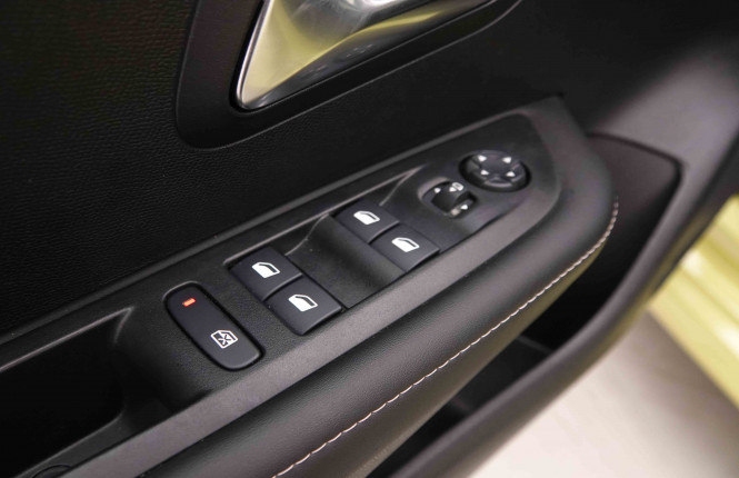 PEUGEOT_PEUGEOT_208_2550379_20.jpg PEUGEOT_PEUGEOT_208_2550379_20.jpg