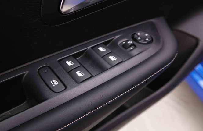PEUGEOT_PEUGEOT_208_2550382_18.jpg PEUGEOT_PEUGEOT_208_2550382_18.jpg