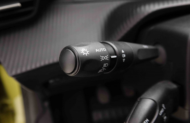 PEUGEOT_PEUGEOT_208_2550386_15.jpg PEUGEOT_PEUGEOT_208_2550386_15.jpg