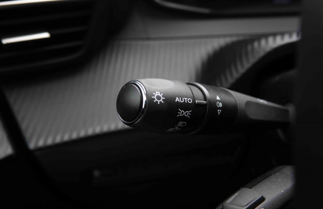 PEUGEOT_PEUGEOT_208_2550965_16.jpg PEUGEOT_PEUGEOT_208_2550965_16.jpg