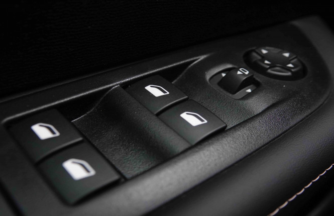 PEUGEOT_PEUGEOT_208_2551443_19.jpg