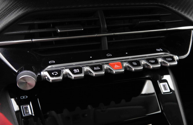 PEUGEOT_PEUGEOT_208_2551445_13.jpg