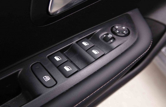 PEUGEOT_PEUGEOT_208_2551445_19.jpg