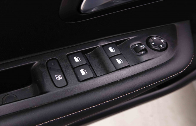 PEUGEOT_PEUGEOT_208_2551450_15.jpg