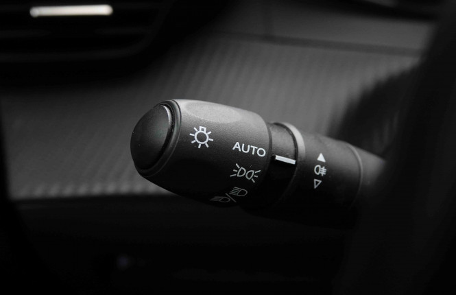 PEUGEOT_PEUGEOT_208_2652088_15.jpg PEUGEOT_PEUGEOT_208_2652088_15.jpg