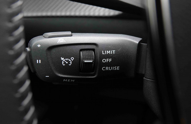 PEUGEOT_PEUGEOT_208_2652088_17.jpg PEUGEOT_PEUGEOT_208_2652088_17.jpg