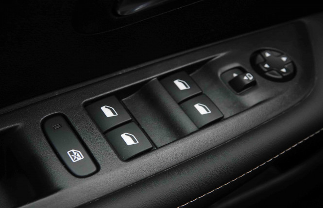 PEUGEOT_PEUGEOT_208_2652088_20.jpg PEUGEOT_PEUGEOT_208_2652088_20.jpg