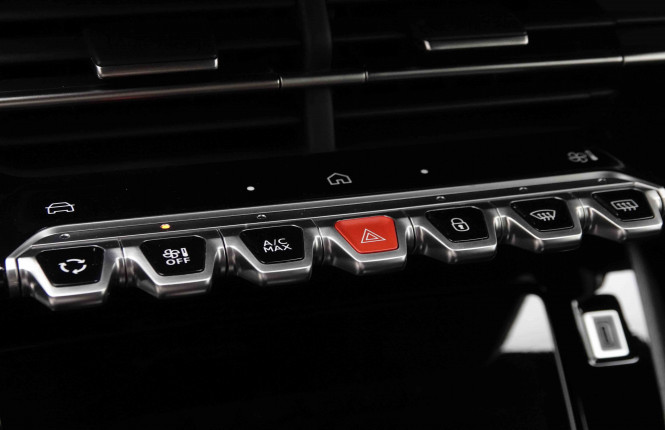 PEUGEOT_PEUGEOT_208_2652137_14.jpg