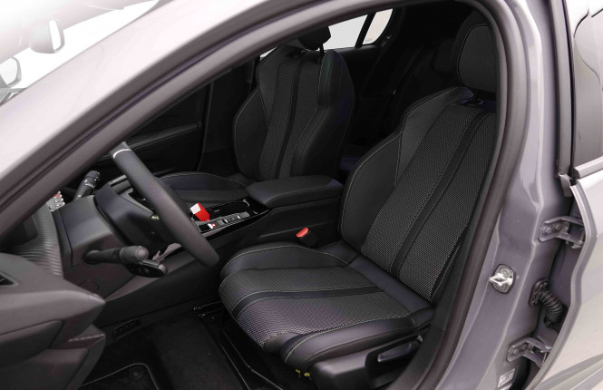 PEUGEOT_PEUGEOT_208_2652137_6.jpg