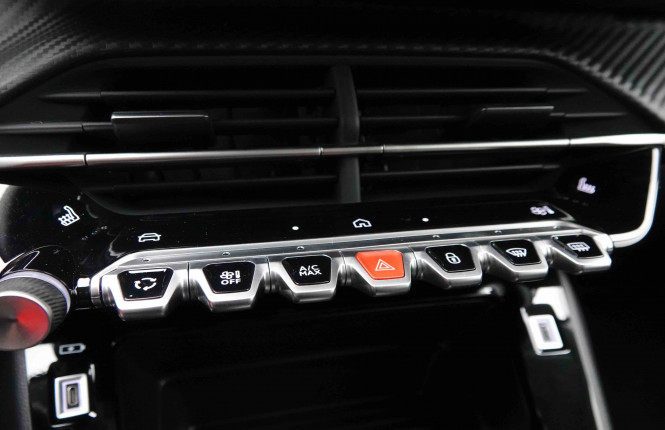 PEUGEOT_PEUGEOT_208_2652498_13.jpg
