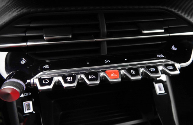 PEUGEOT_PEUGEOT_208_2652499_13.jpg