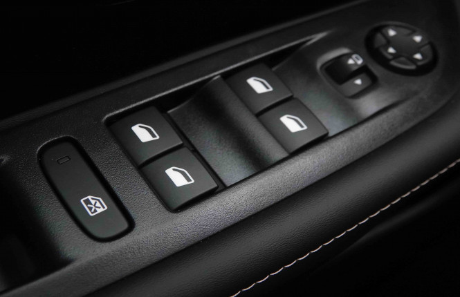 PEUGEOT_PEUGEOT_208_2652505_20.jpg PEUGEOT_PEUGEOT_208_2652505_20.jpg