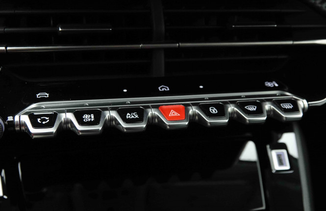 PEUGEOT_PEUGEOT_208_2652613_13.jpg