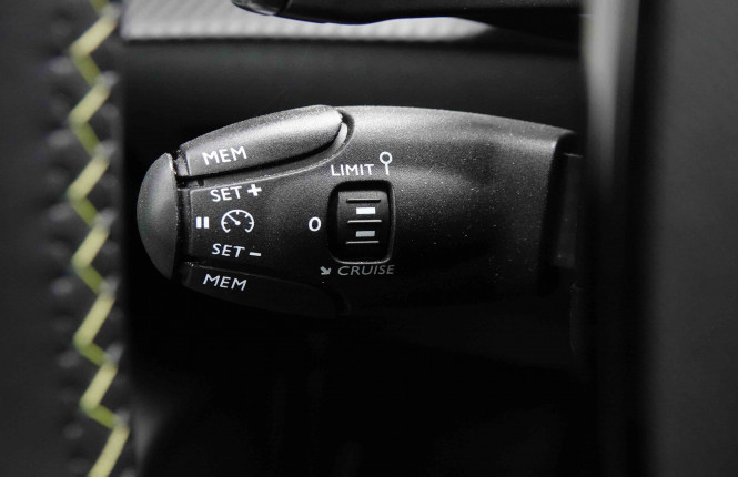 PEUGEOT_PEUGEOT_208_2652969_18.jpg