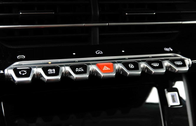 PEUGEOT_PEUGEOT_208_2653120_42.jpg