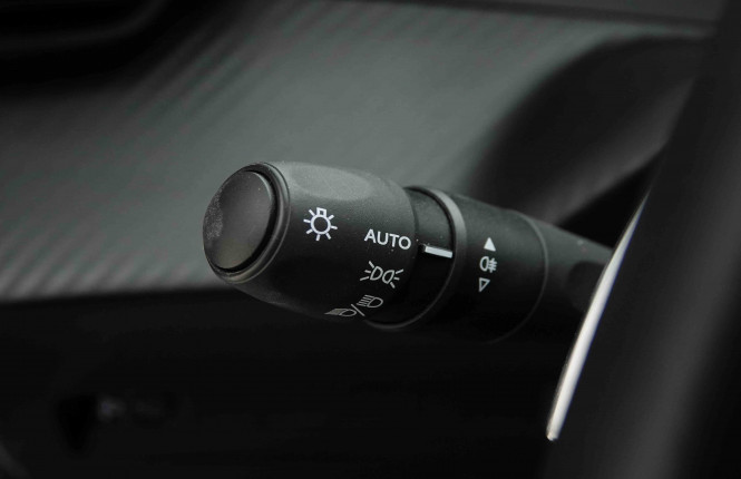 PEUGEOT_PEUGEOT_208_2653232_15.jpg