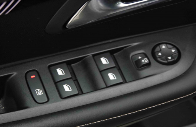 PEUGEOT_PEUGEOT_208_2653250_20.jpg