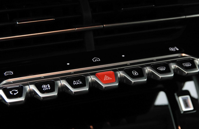 PEUGEOT_PEUGEOT_208_2653251_12.jpg