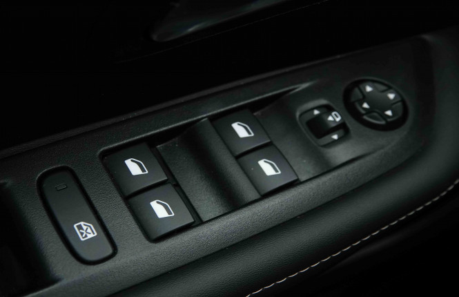 PEUGEOT_PEUGEOT_208_2653252_20.jpg PEUGEOT_PEUGEOT_208_2653252_20.jpg
