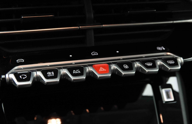 PEUGEOT_PEUGEOT_208_2653257_12.jpg