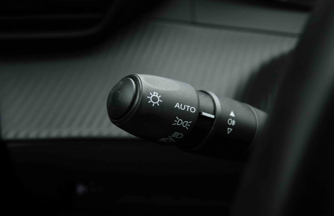 PEUGEOT_PEUGEOT_208_2653260_15.jpg