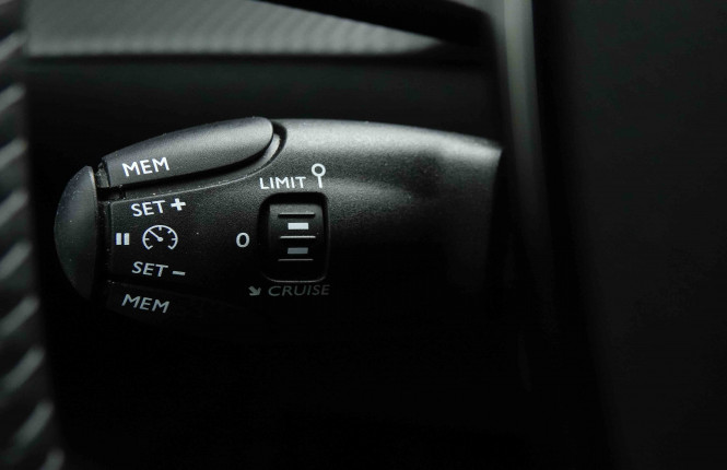 PEUGEOT_PEUGEOT_208_2653260_17.jpg