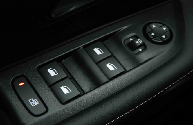 PEUGEOT_PEUGEOT_208_2653260_20.jpg