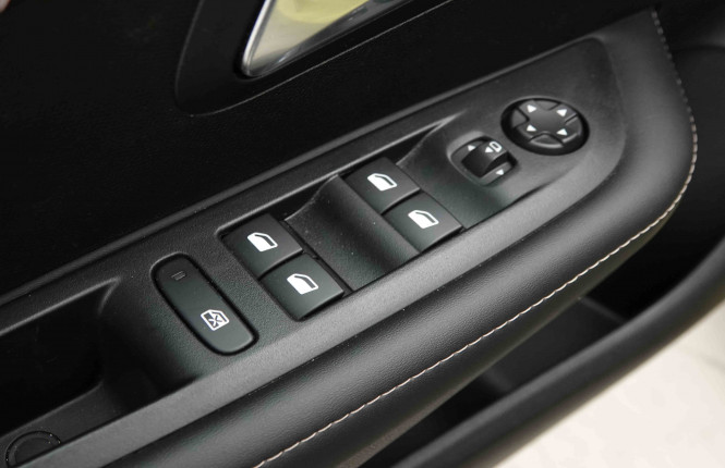 PEUGEOT_PEUGEOT_208_2653263_17.jpg