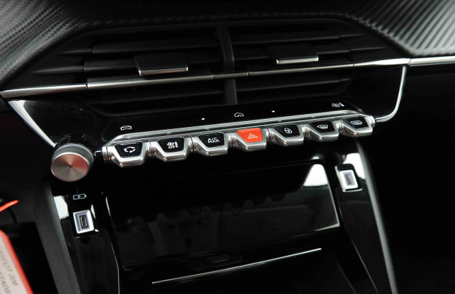 PEUGEOT_PEUGEOT_208_2653974_13.jpg