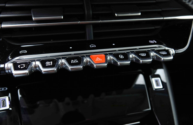 PEUGEOT_PEUGEOT_208_2655162_14.jpg PEUGEOT_PEUGEOT_208_2655162_14.jpg