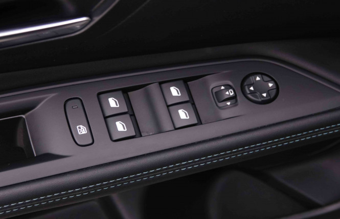 PEUGEOT_PEUGEOT_3008_2548287_19.jpg