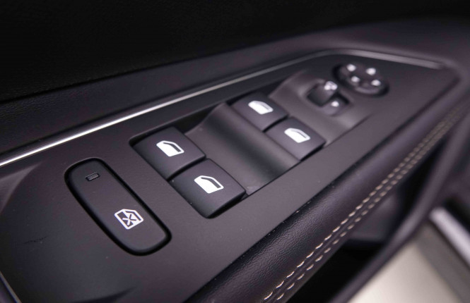 PEUGEOT_PEUGEOT_3008_2548363_23.jpg