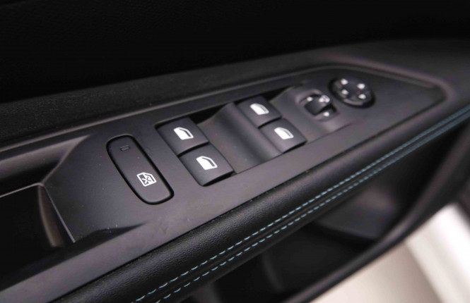 PEUGEOT_PEUGEOT_3008_2550327_19.jpg PEUGEOT_PEUGEOT_3008_2550327_19.jpg