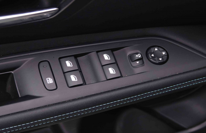 PEUGEOT_PEUGEOT_3008_2550329_18.jpg
