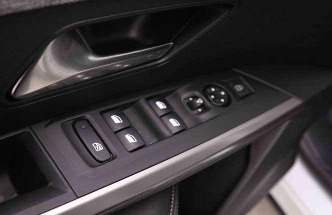 PEUGEOT_PEUGEOT_3008_2551076_18.jpg