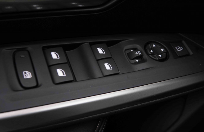 PEUGEOT_PEUGEOT_3008_2551230_19.jpg PEUGEOT_PEUGEOT_3008_2551230_19.jpg