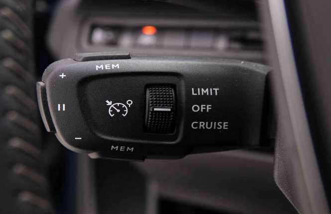 PEUGEOT_PEUGEOT_3008_2653104_18.jpg