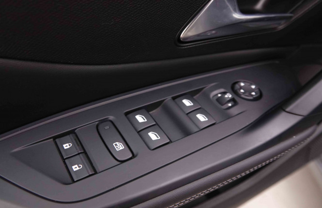 PEUGEOT_PEUGEOT_308_2548266_20.jpg