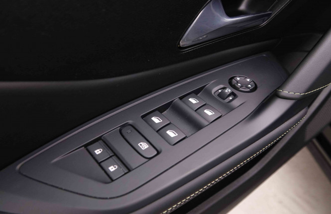 PEUGEOT_PEUGEOT_408_2550588_21.jpg PEUGEOT_PEUGEOT_408_2550588_21.jpg