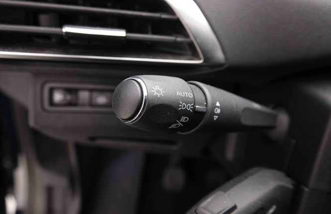 PEUGEOT_PEUGEOT_5008_2551073_18.jpg PEUGEOT_PEUGEOT_5008_2551073_18.jpg