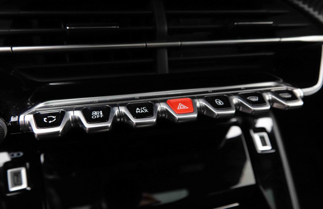 PEUGEOT_PEUGEOT_E_2008_2551545_14.jpg PEUGEOT_PEUGEOT_E_2008_2551545_14.jpg