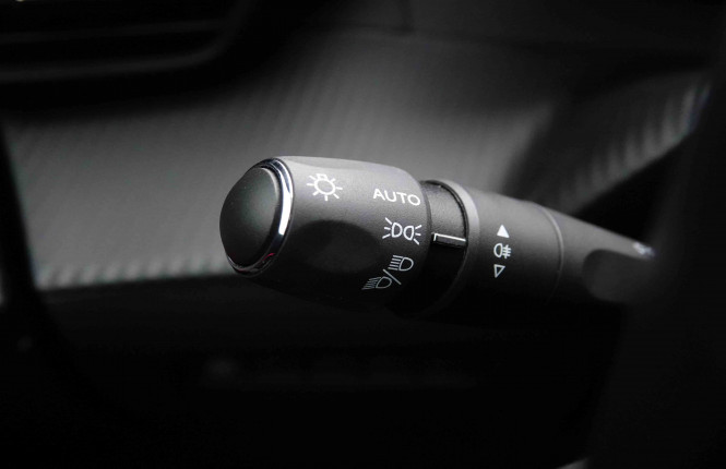 PEUGEOT_PEUGEOT_E_2008_2551545_16.jpg PEUGEOT_PEUGEOT_E_2008_2551545_16.jpg