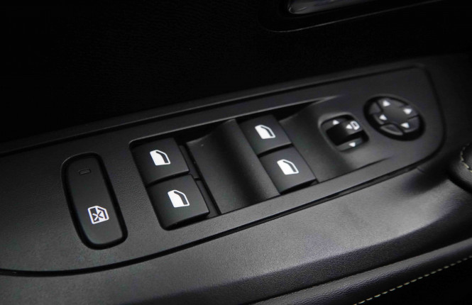 PEUGEOT_PEUGEOT_E_2008_2551545_19.jpg PEUGEOT_PEUGEOT_E_2008_2551545_19.jpg